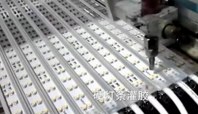 硬灯条灌胶.jpg 硬灯条灌胶.jpg